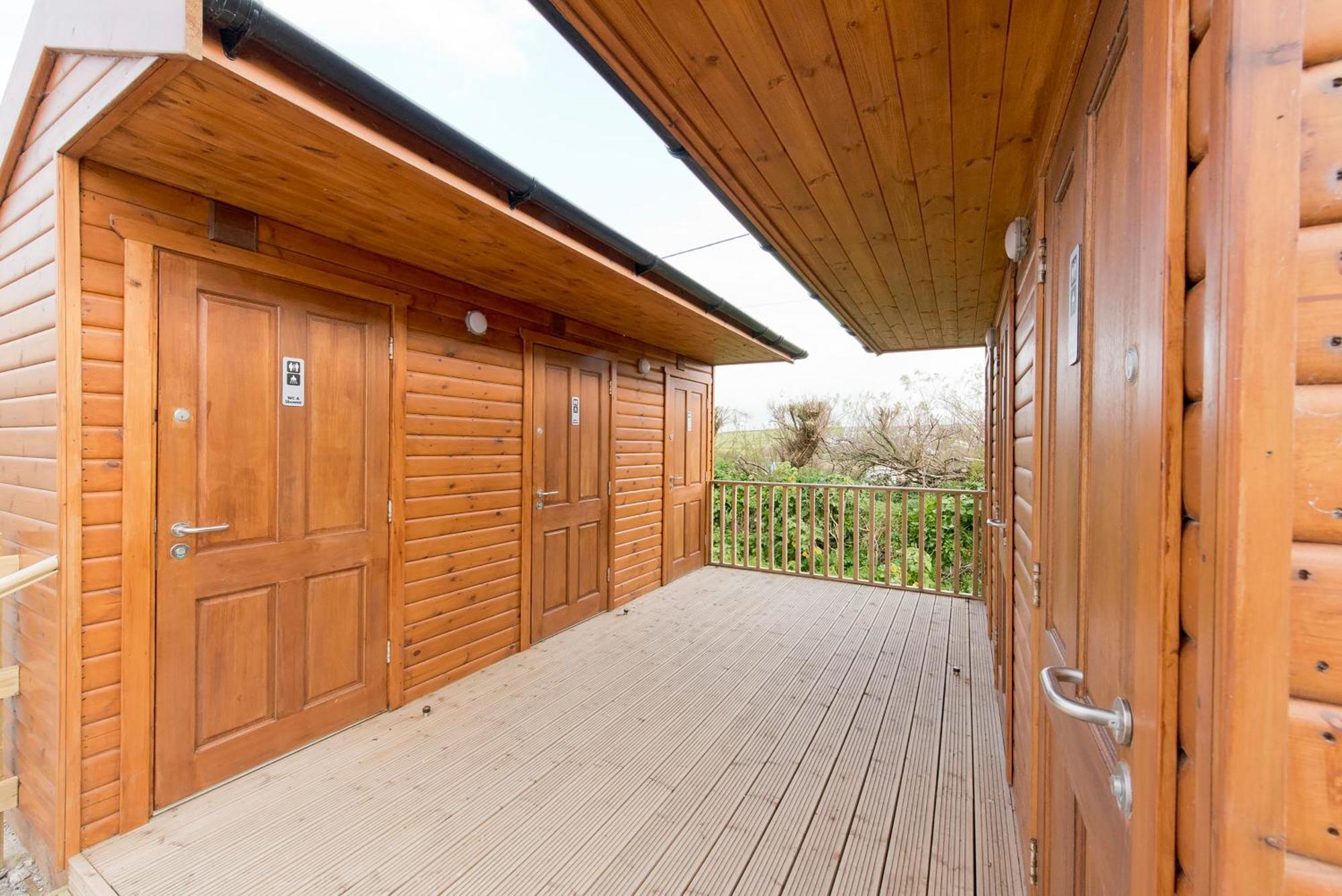 Yha Treyarnon Bay Hostel Padstow Exterior foto